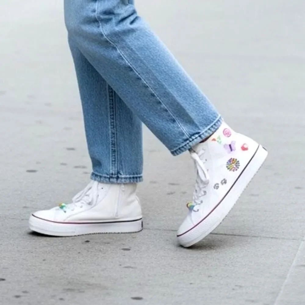 Chic Steve Madden Girls White Embroidered Zippered Sneakers - Size 2M
